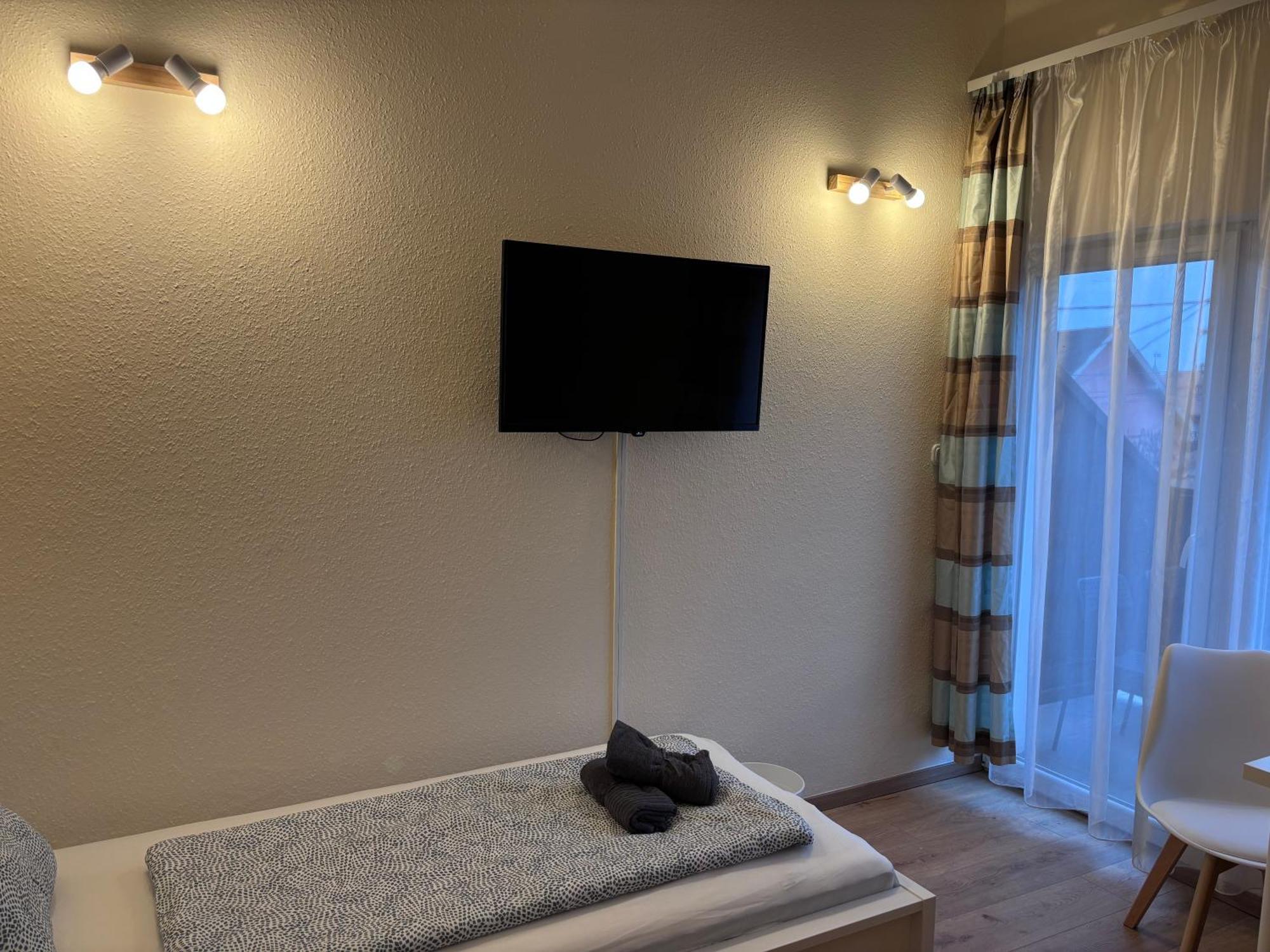 Airportmax Panzio Bed & Breakfast Vecses Bagian luar foto