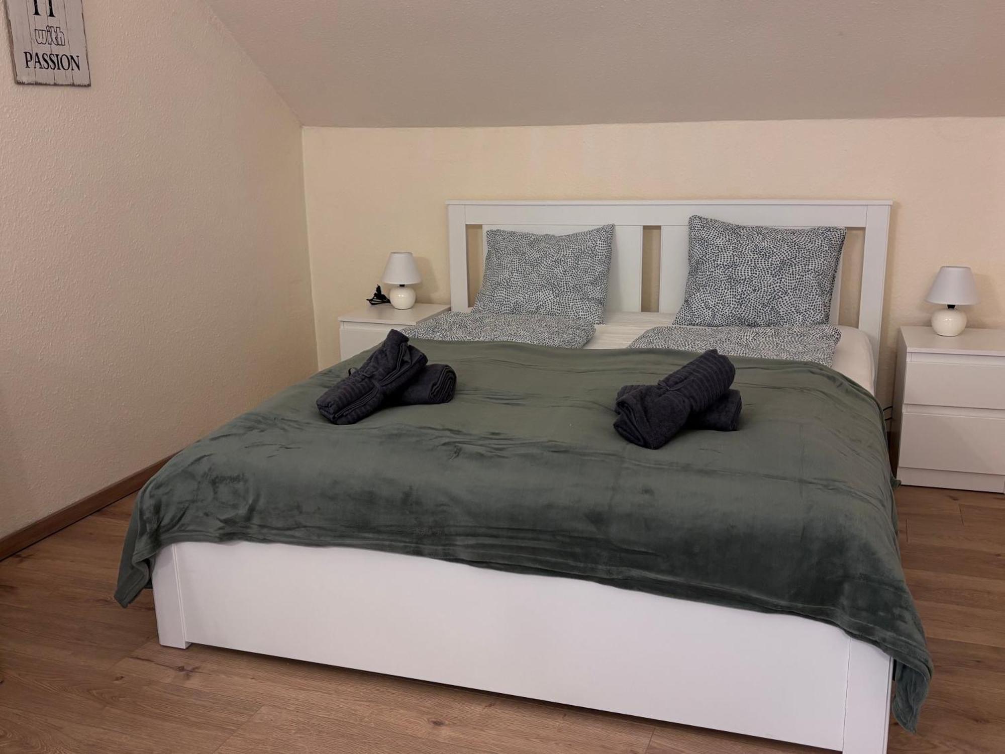 Airportmax Panzio Bed & Breakfast Vecses Bagian luar foto