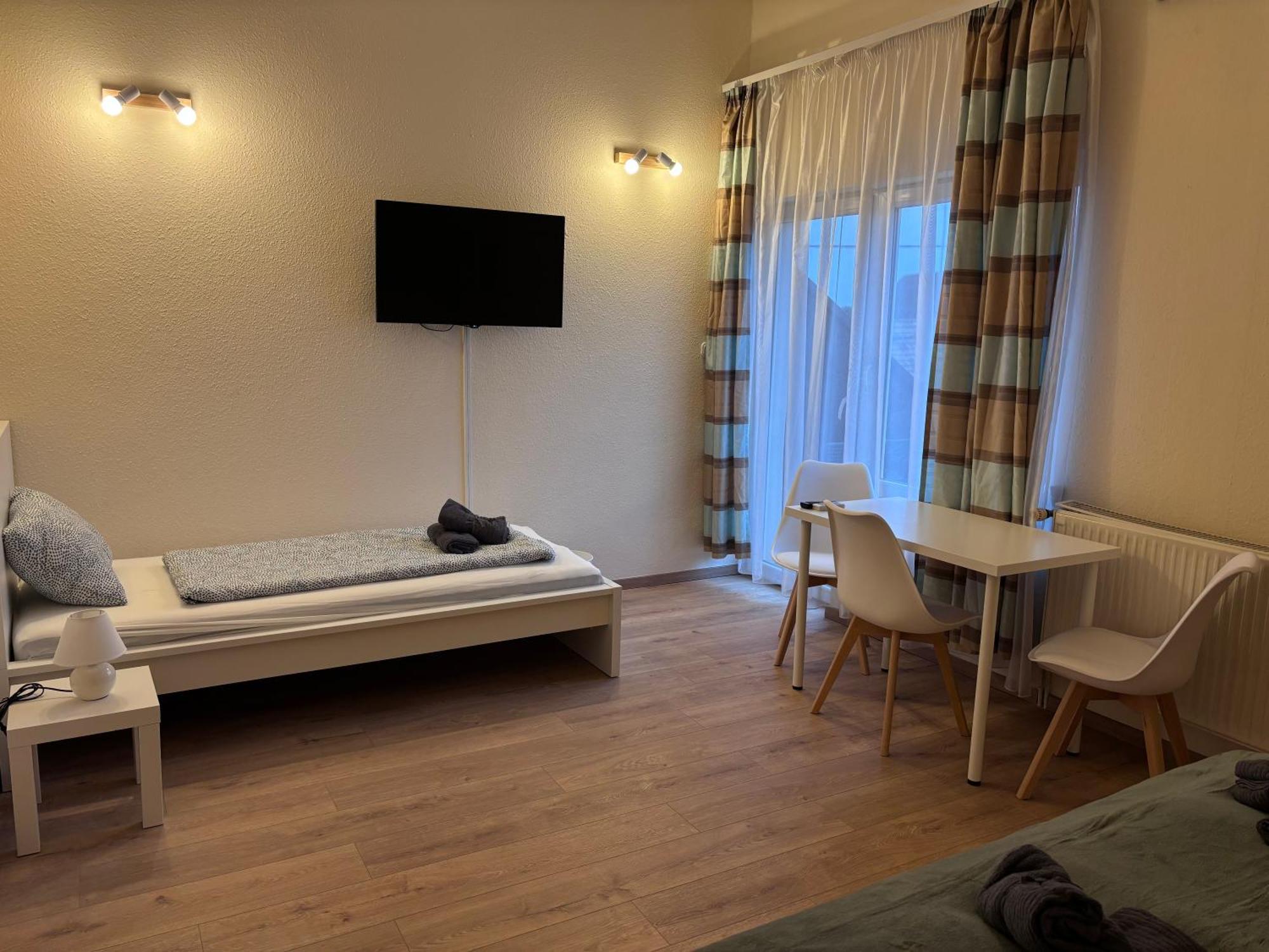 Airportmax Panzio Bed & Breakfast Vecses Bagian luar foto