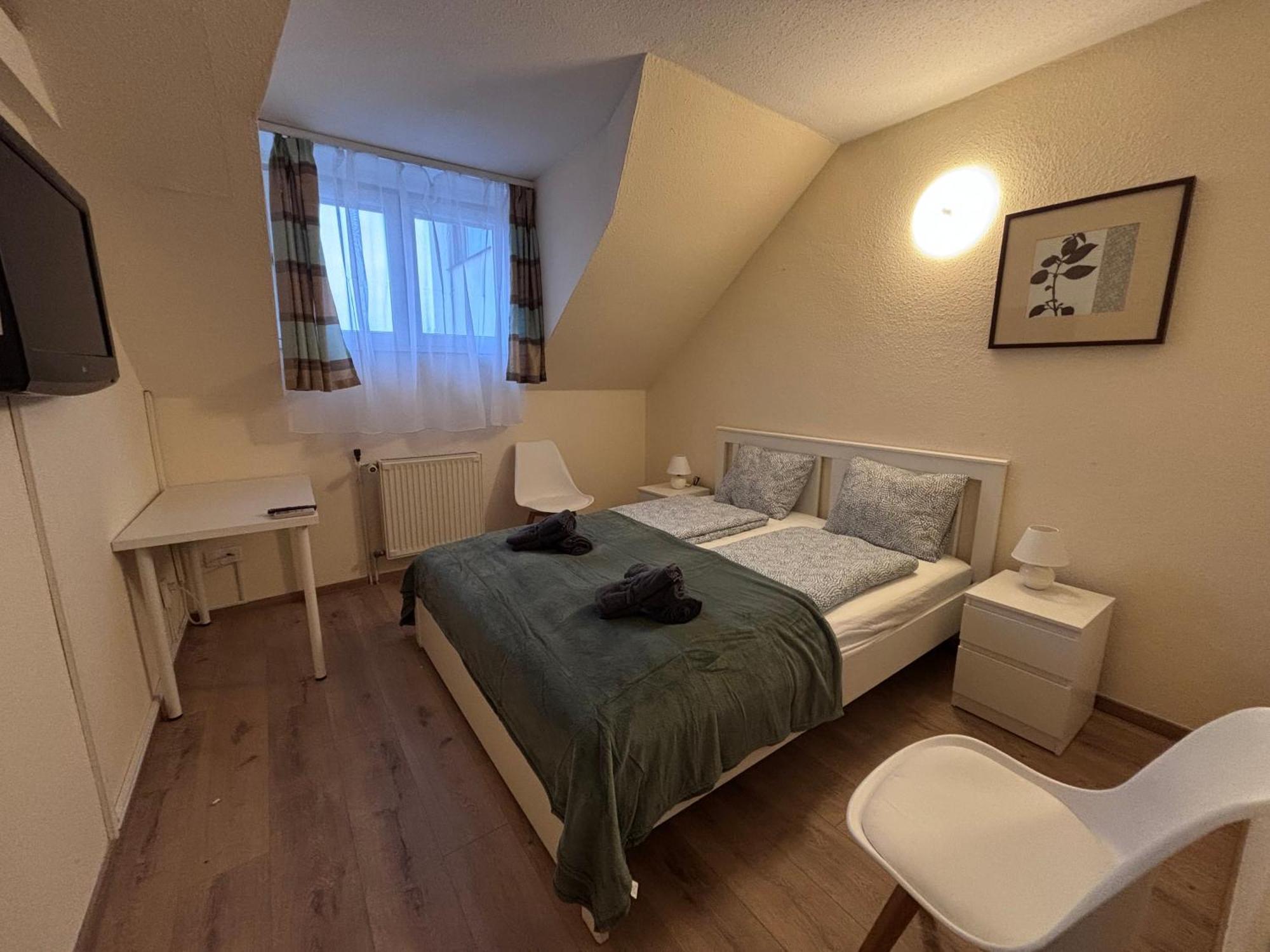 Airportmax Panzio Bed & Breakfast Vecses Bagian luar foto