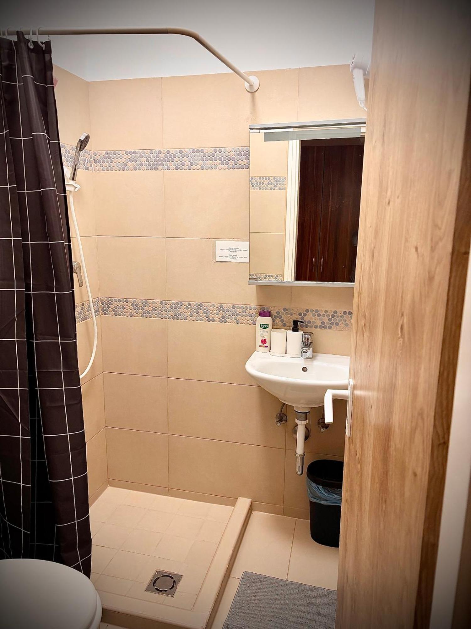 Airportmax Panzio Bed & Breakfast Vecses Bagian luar foto