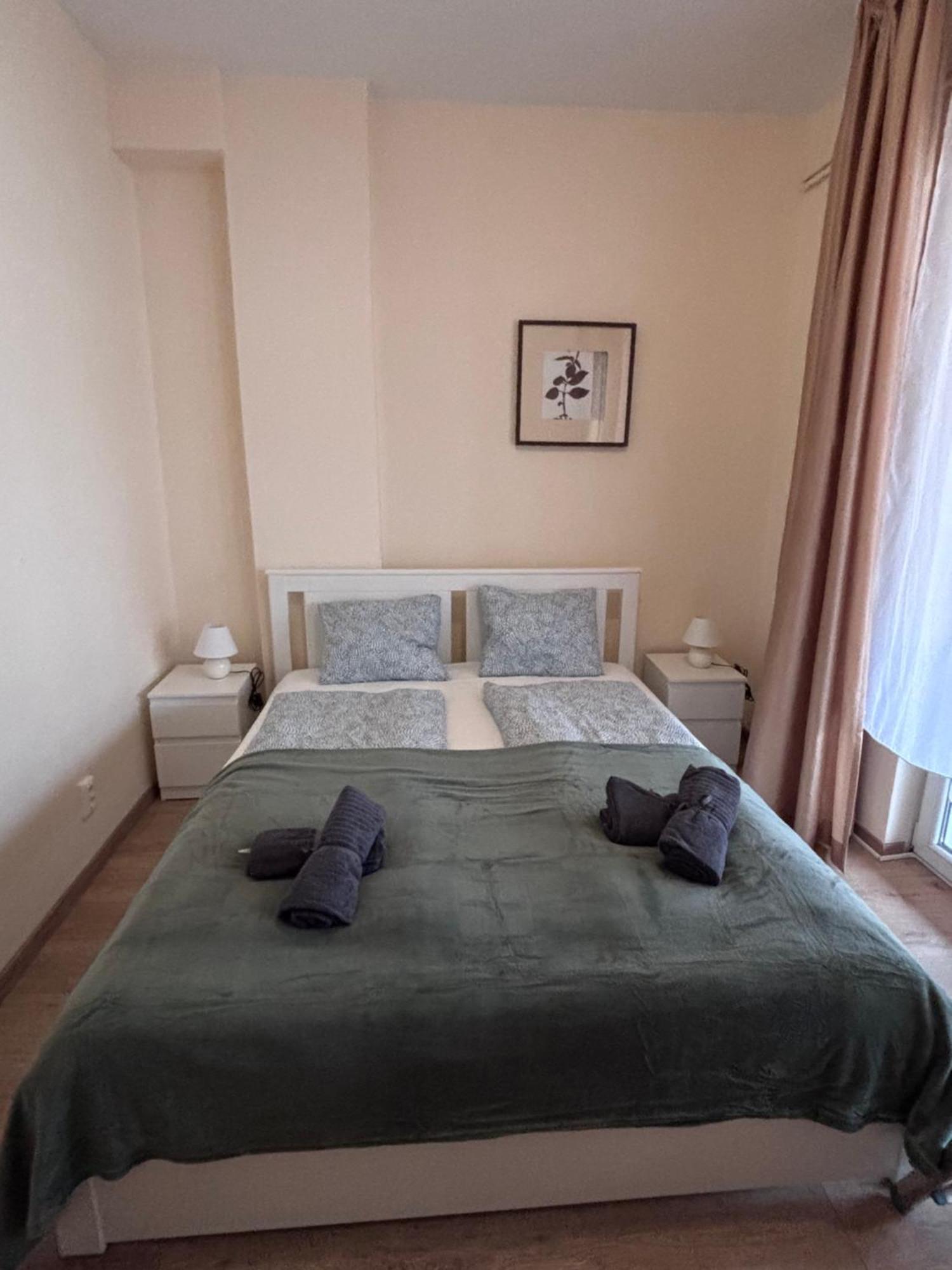 Airportmax Panzio Bed & Breakfast Vecses Bagian luar foto