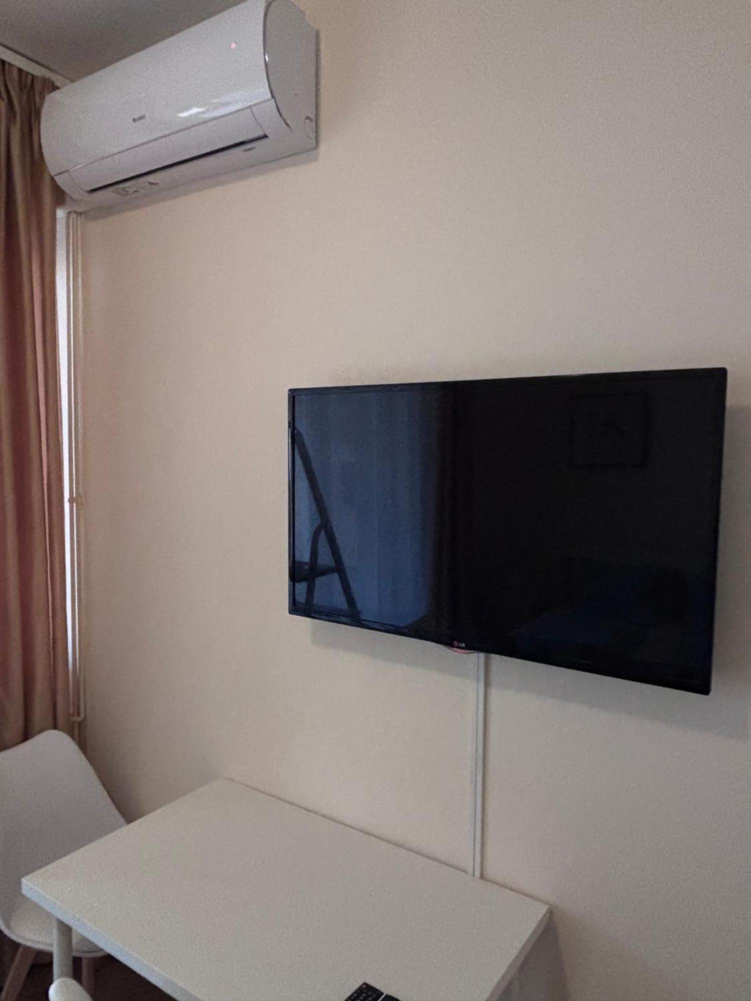 Airportmax Panzio Bed & Breakfast Vecses Bagian luar foto