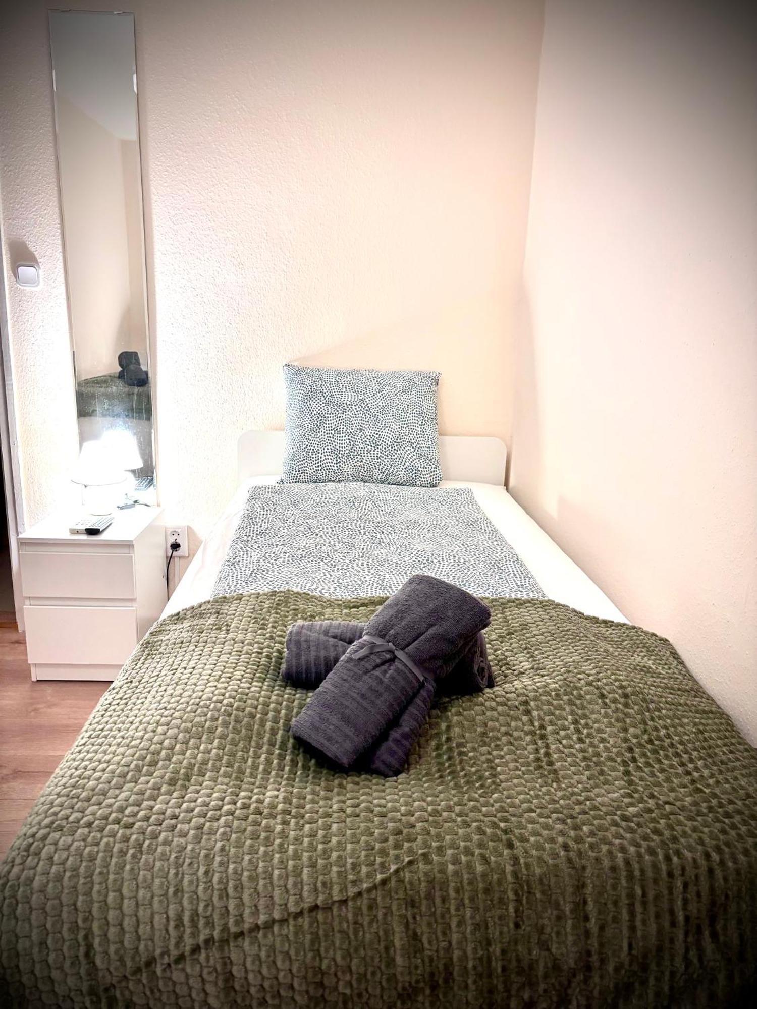 Airportmax Panzio Bed & Breakfast Vecses Bagian luar foto