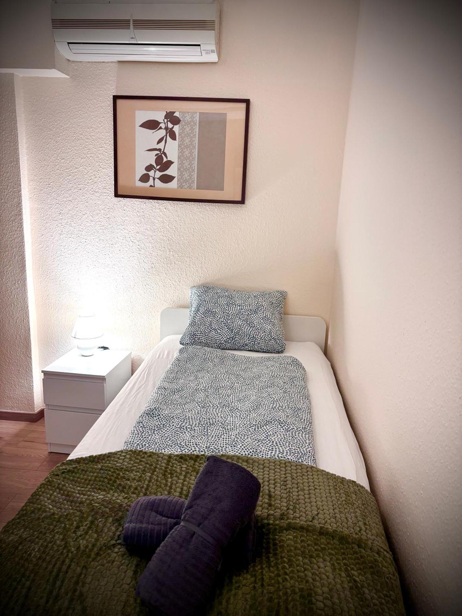 Airportmax Panzio Bed & Breakfast Vecses Bagian luar foto
