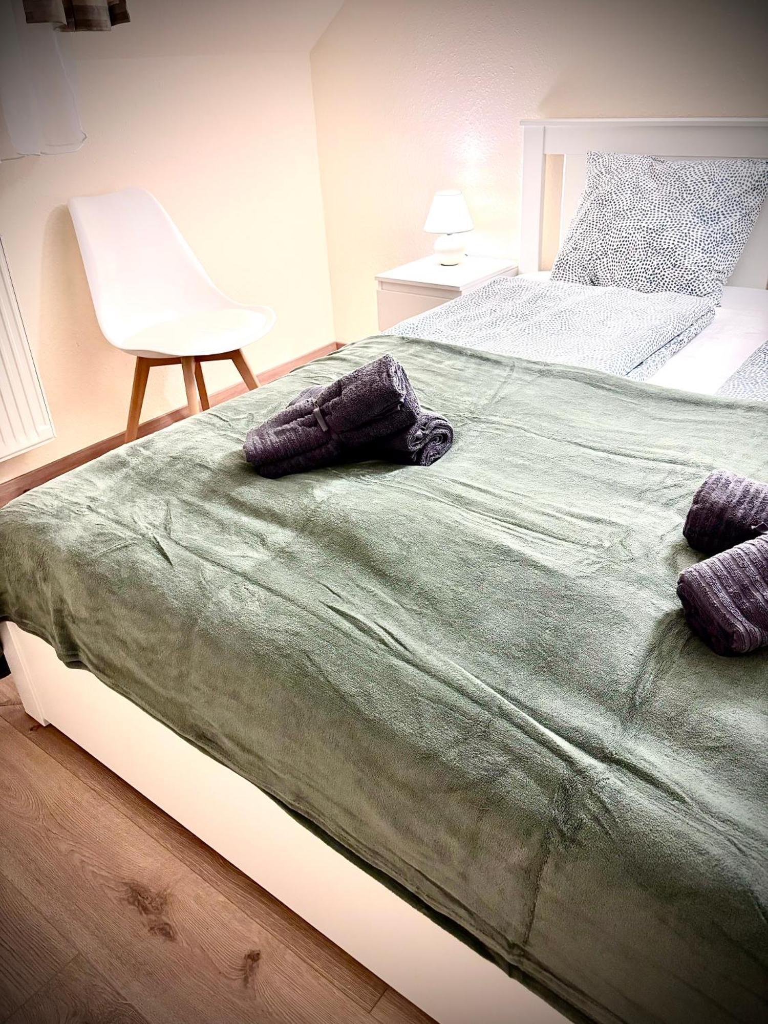 Airportmax Panzio Bed & Breakfast Vecses Bagian luar foto