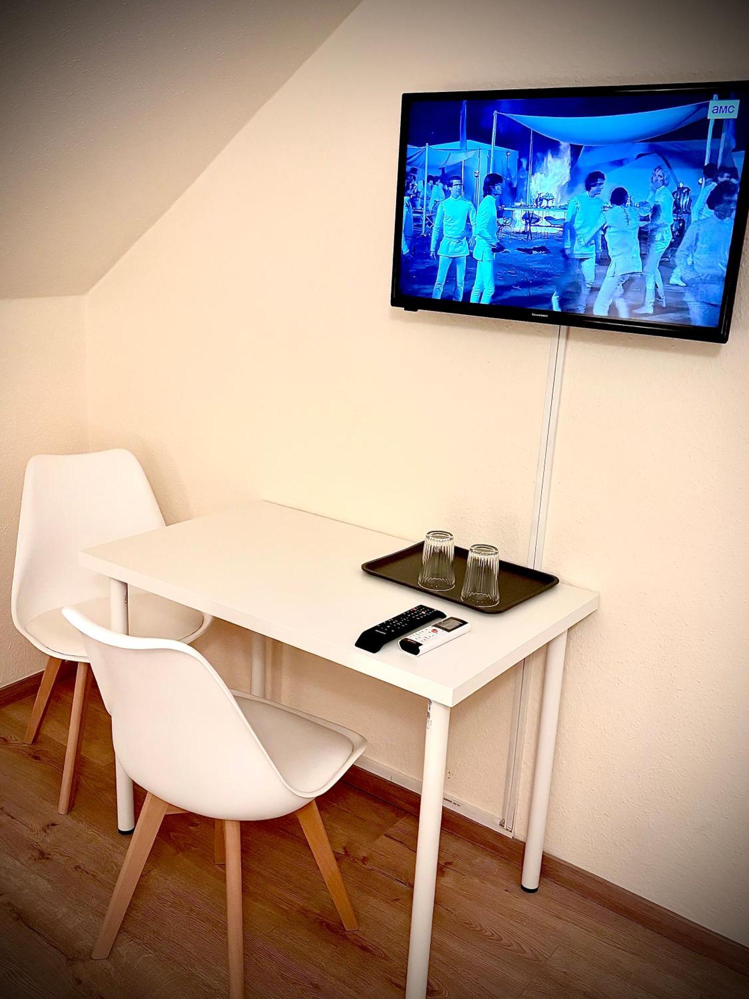 Airportmax Panzio Bed & Breakfast Vecses Bagian luar foto