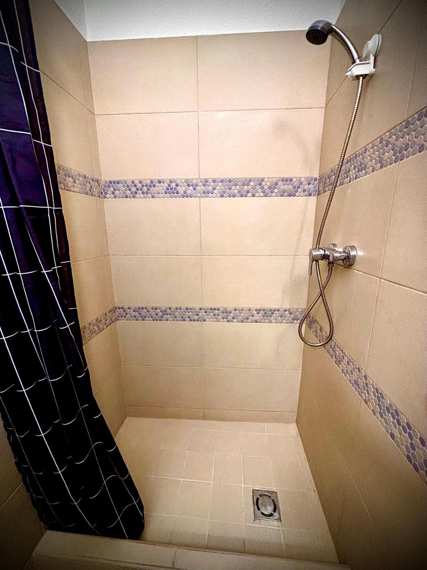 Airportmax Panzio Bed & Breakfast Vecses Bagian luar foto